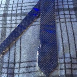 Salvatore Ferragamo %100 silk blue gancini tie